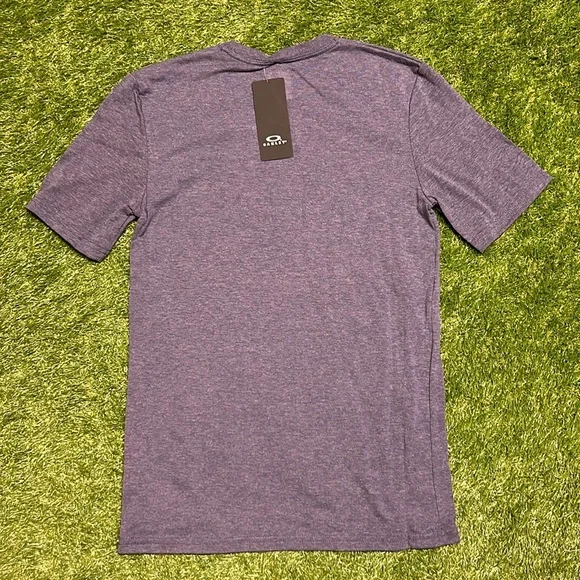 Oakley NWT tshirt size XS - Picture 3 of 3